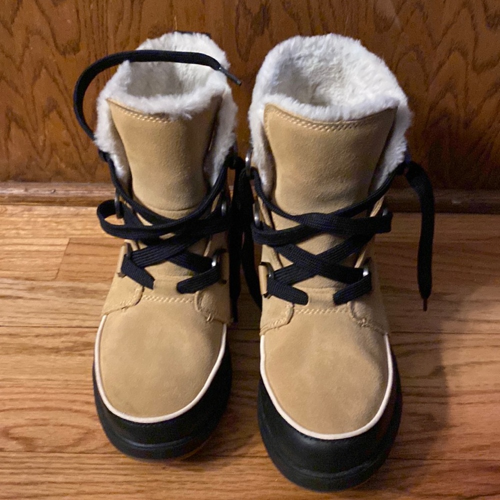 Tan ankle sorel waterproof boots
